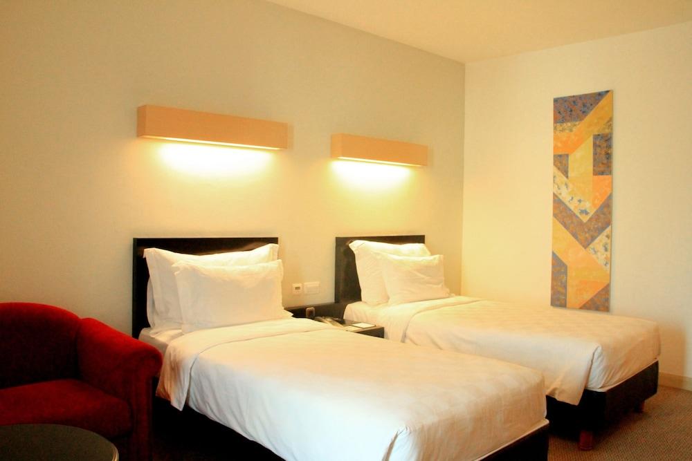 Hotel Grandkemang 4*
